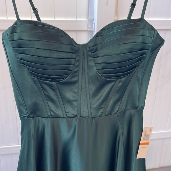 B.Darlin - Juniors' Pleated-Bodice High-Slit Evening Gown - Hunter Green  7/8 - Picture 6 of 17